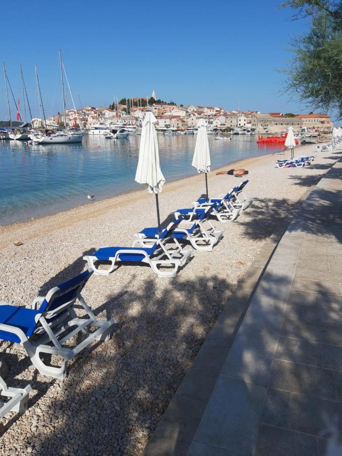-Villa Sjor -Primosten-Apartmani- Has 2 Large Apartments And 2 Smaller Ones -Primosten Lokvice 6 Extérieur photo