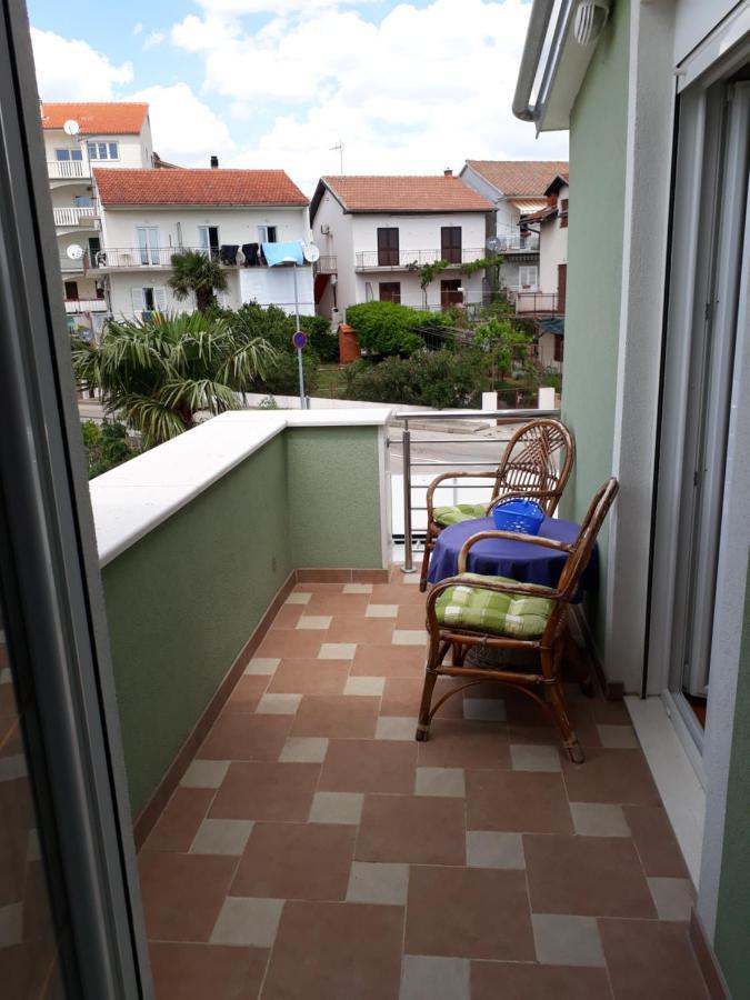 -Villa Sjor -Primosten-Apartmani- Has 2 Large Apartments And 2 Smaller Ones -Primosten Lokvice 6 Extérieur photo