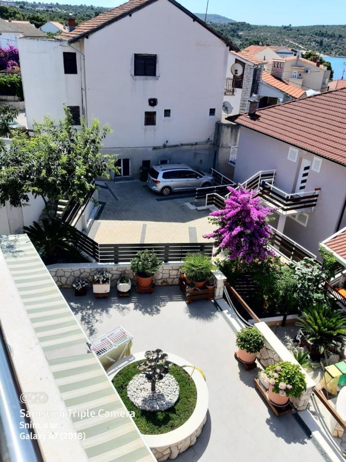 -Villa Sjor -Primosten-Apartmani- Has 2 Large Apartments And 2 Smaller Ones -Primosten Lokvice 6 Extérieur photo