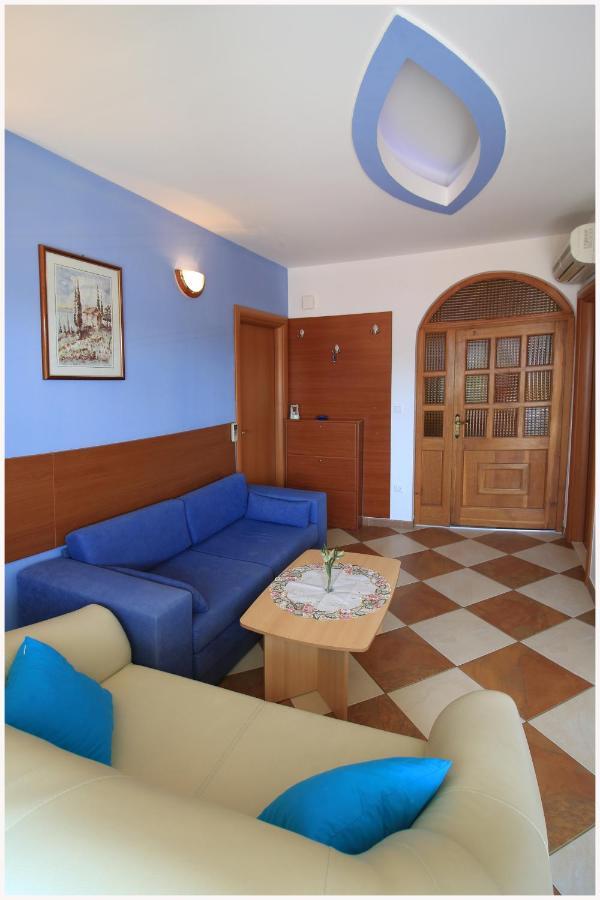 -Villa Sjor -Primosten-Apartmani- Has 2 Large Apartments And 2 Smaller Ones -Primosten Lokvice 6 Extérieur photo