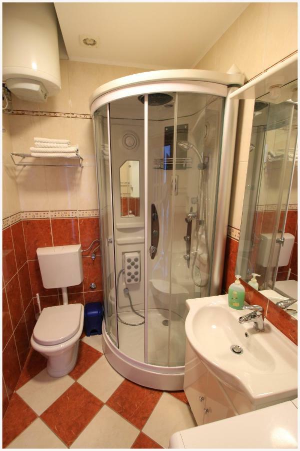 -Villa Sjor -Primosten-Apartmani- Has 2 Large Apartments And 2 Smaller Ones -Primosten Lokvice 6 Extérieur photo