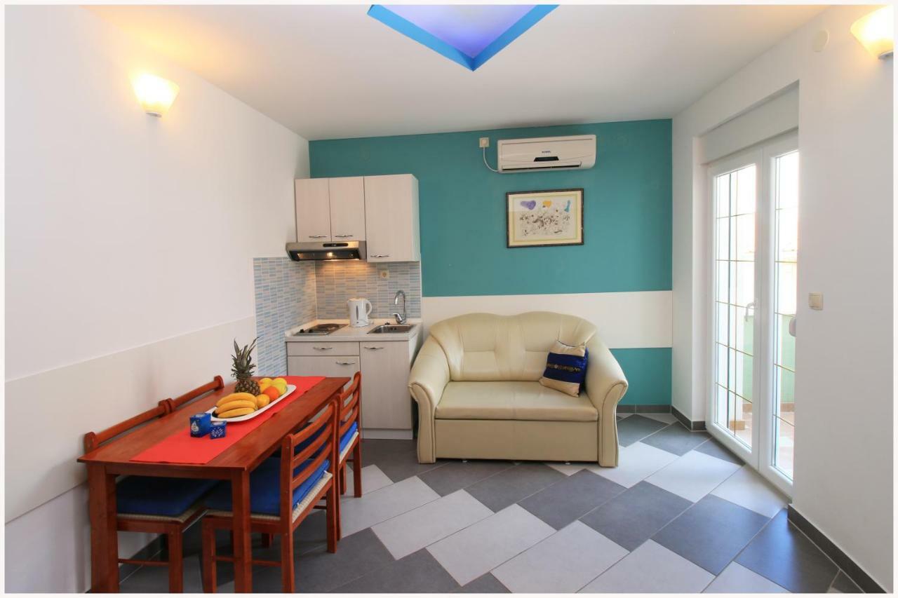 -Villa Sjor -Primosten-Apartmani- Has 2 Large Apartments And 2 Smaller Ones -Primosten Lokvice 6 Extérieur photo